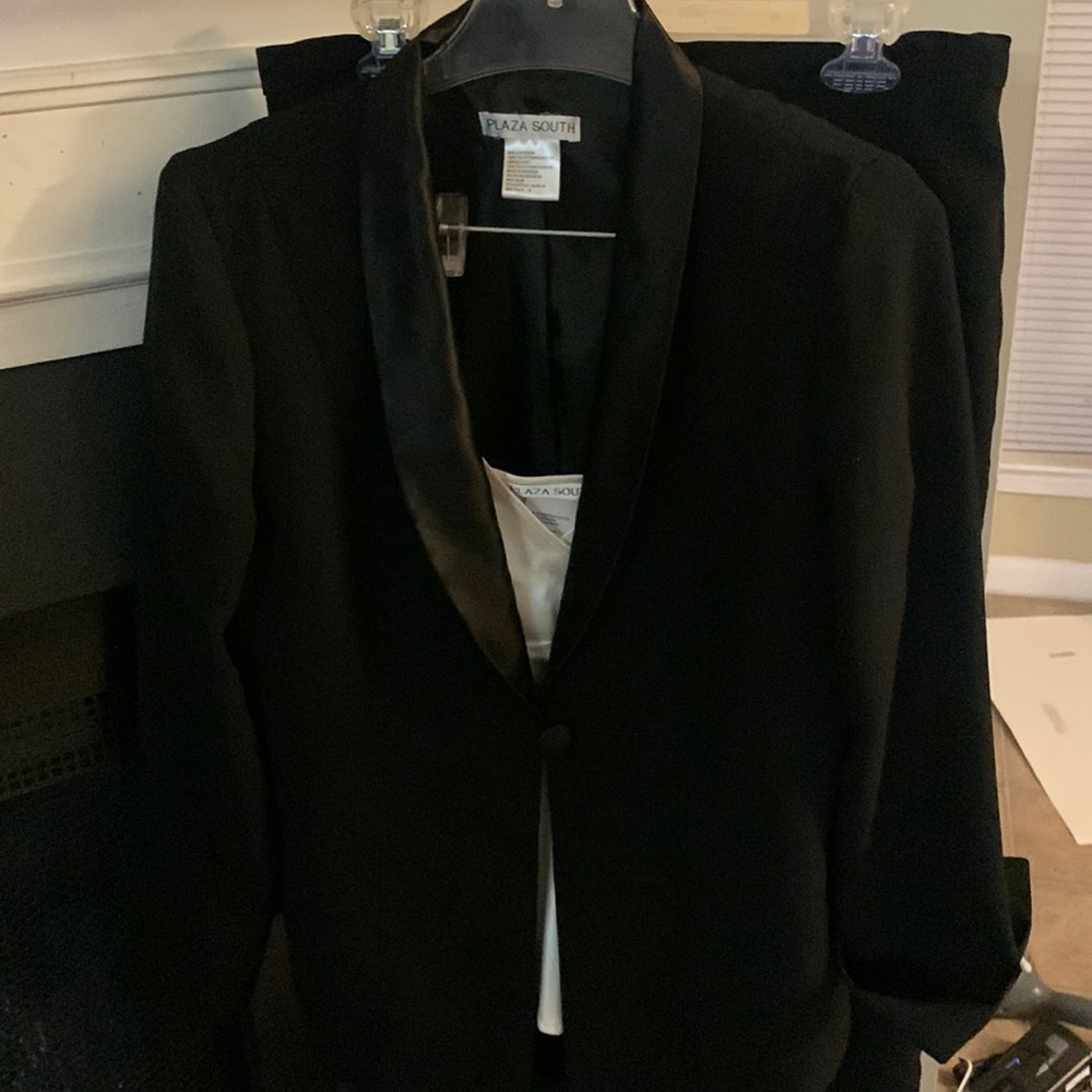 3 pc tuxedo like suit